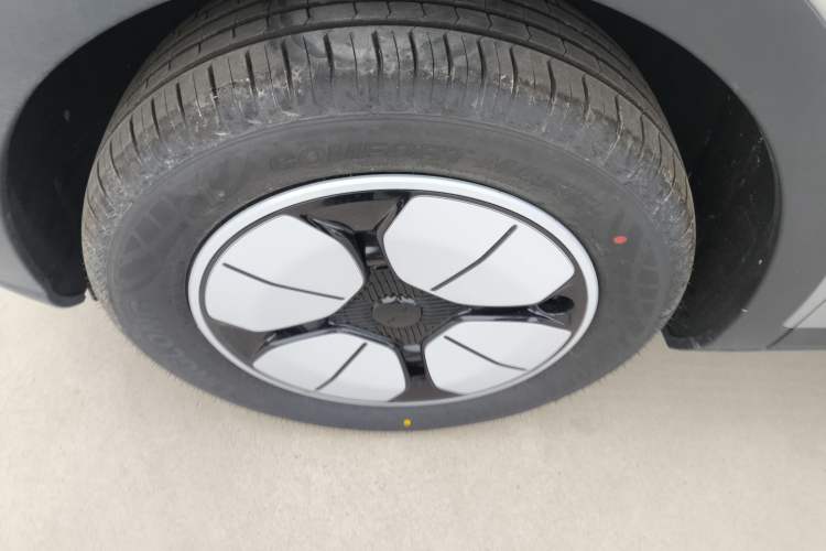 Used Geely Galaxy Geome 2026 Model 310km Youth Edition Left Front Wheel Hub