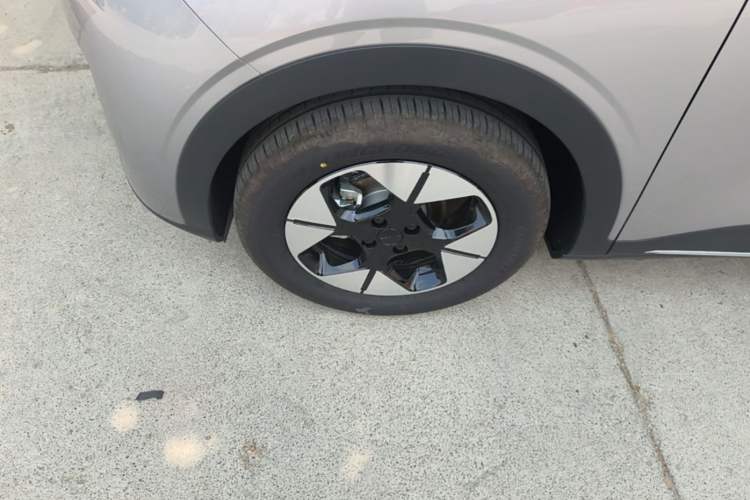 Used Geely Galaxy Geome 2026 Model 310km Dream Edition Left Front Wheel Hub