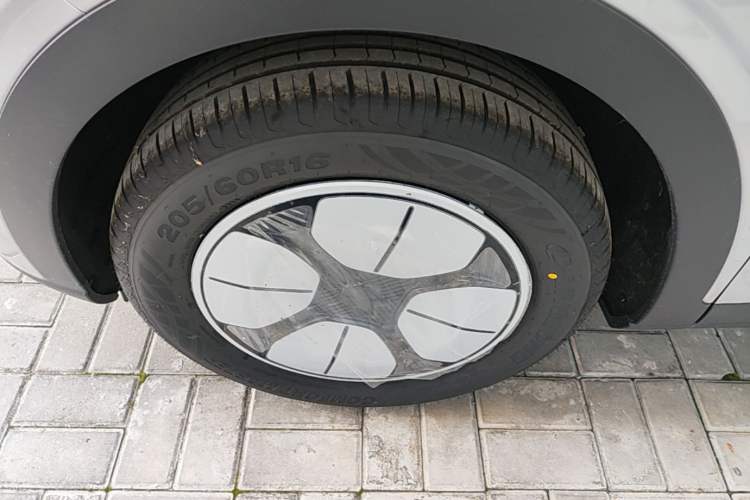 Used Geely Galaxy Geome 2026 Model 310km Youth Edition Left Front Wheel Hub