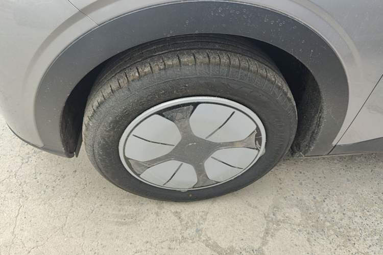 Used Geely Galaxy Geome 2026 Model 310km Youth Edition Left Front Wheel Hub