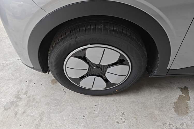 Used Geely Galaxy Geome 2026 Model 310km Youth Edition Left Front Wheel Hub