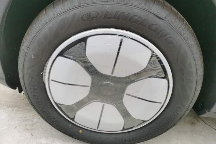 Used Geely Galaxy Geome 2026 Model 310km Youth Edition Left Front Wheel Hub