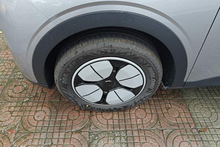 Used Geely Galaxy Geome 2026 Model 310km Youth Edition Left Front Wheel Hub