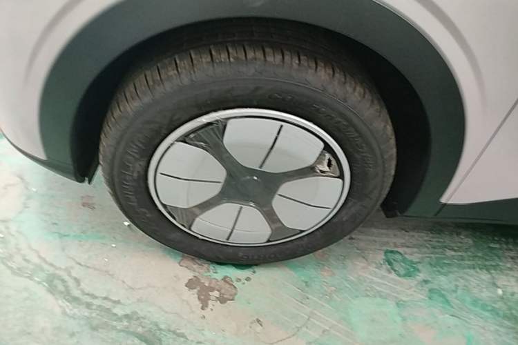 Used Geely Galaxy Geome 2026 Model 310km Youth Edition Left Front Wheel Hub
