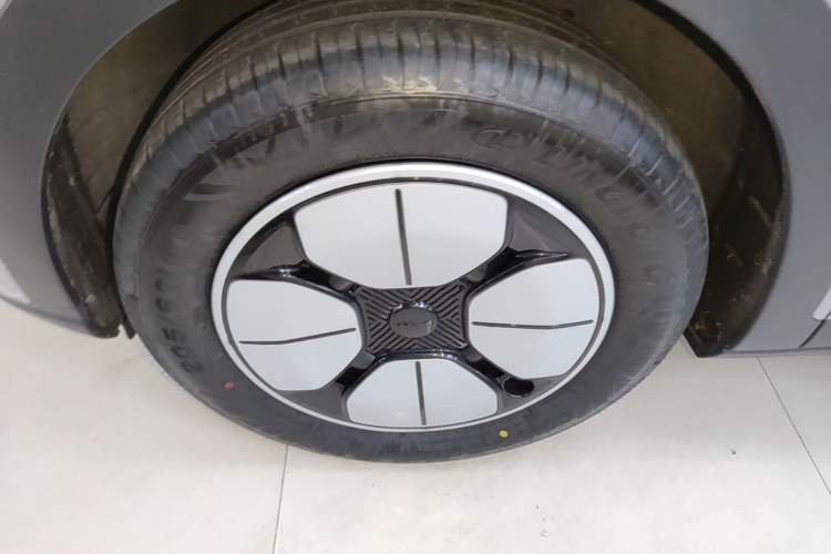 Used Geely Galaxy Geome 2026 Model 310km Youth Edition Left Front Wheel Hub