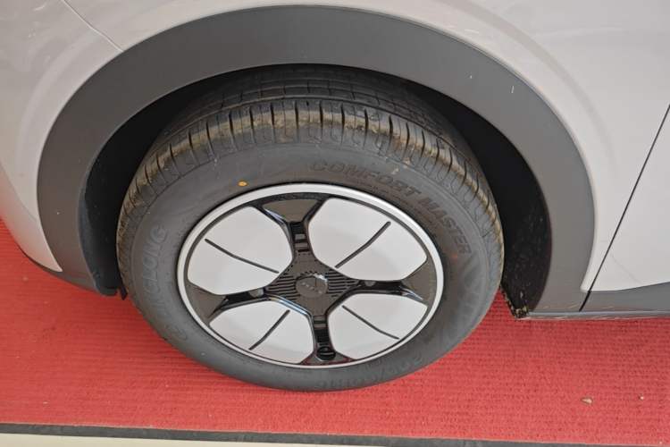 Used Geely Galaxy Geome 2026 Model 310km Youth Edition Left Front Wheel Hub