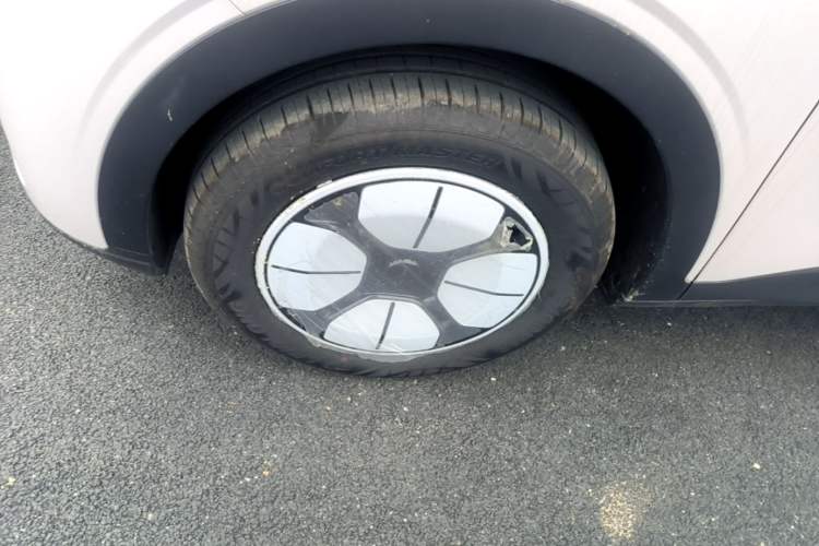 Used Geely Galaxy Geome 2026 Model 310km Youth Edition Left Front Wheel Hub