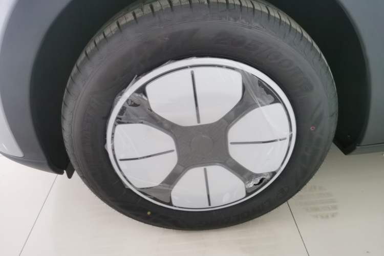 Used Geely Galaxy Geome 2026 Model 310km Youth Edition Left Front Wheel Hub
