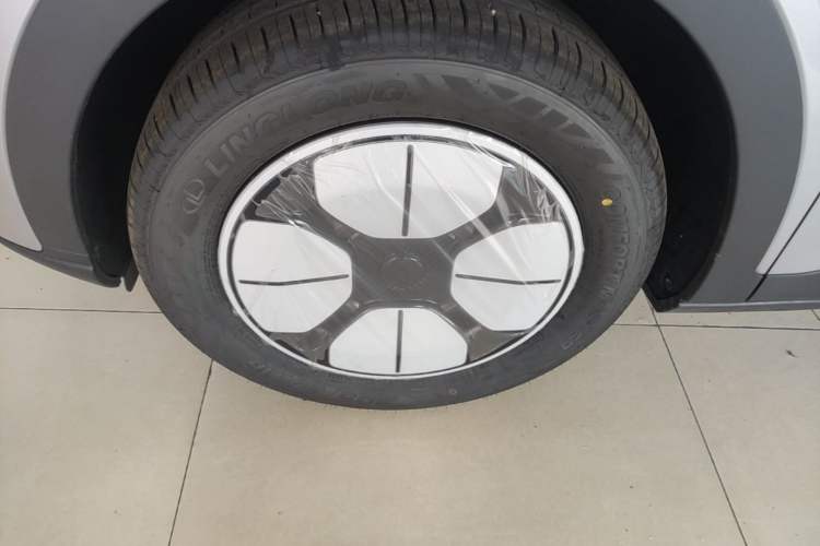 Used Geely Galaxy Geome 2026 Model 310km Youth Edition Left Front Wheel Hub