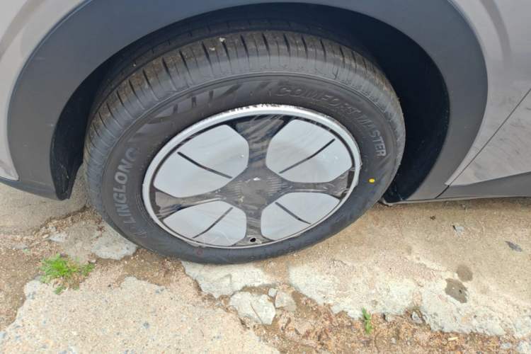 Used Geely Galaxy Geome 2026 Model 310km Youth Edition Left Front Wheel Hub