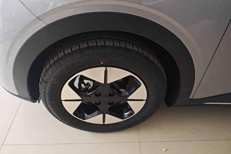 Used Geely Galaxy Geome 2026 Model 310km Dream Edition Left Front Wheel Hub