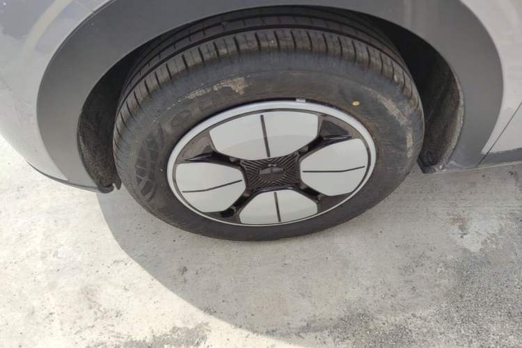 Used Geely Galaxy Geome 2026 Model 310km Youth Edition Left Front Wheel Hub