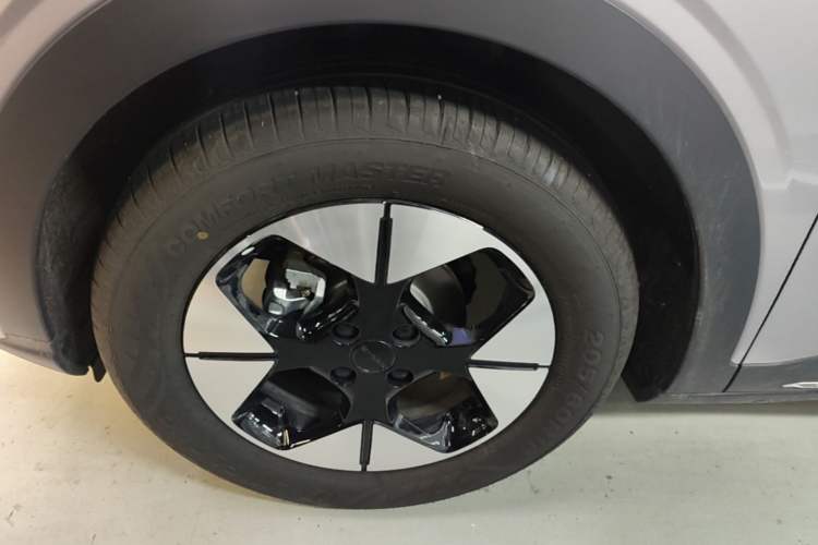 Used Geely Galaxy Geome 2026 Model 410km Exploration Edition Left Front Wheel Hub