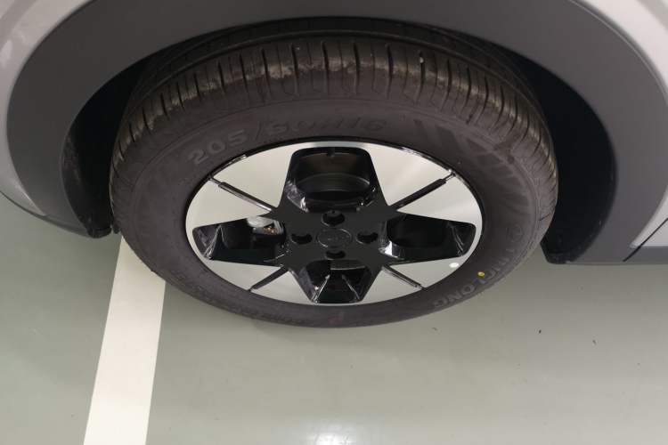 Used Geely Galaxy Geome 2026 Model 310km Dream Edition Left Front Wheel Hub