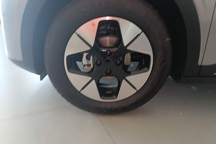 Used Geely Galaxy Geome 2026 Model 310km Dream Edition Left Front Wheel Hub