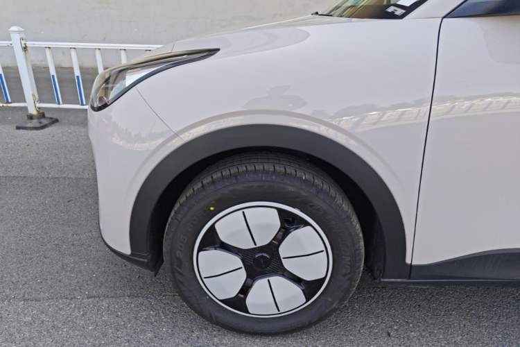 Used Geely Galaxy Geome 2026 Model 310km Youth Edition Left Front Wheel Hub