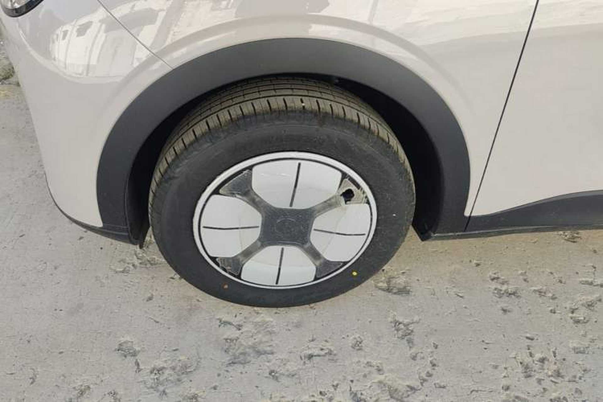 Used Geely Galaxy Geome 2026 Model 310km Youth Edition Left Front Wheel Hub