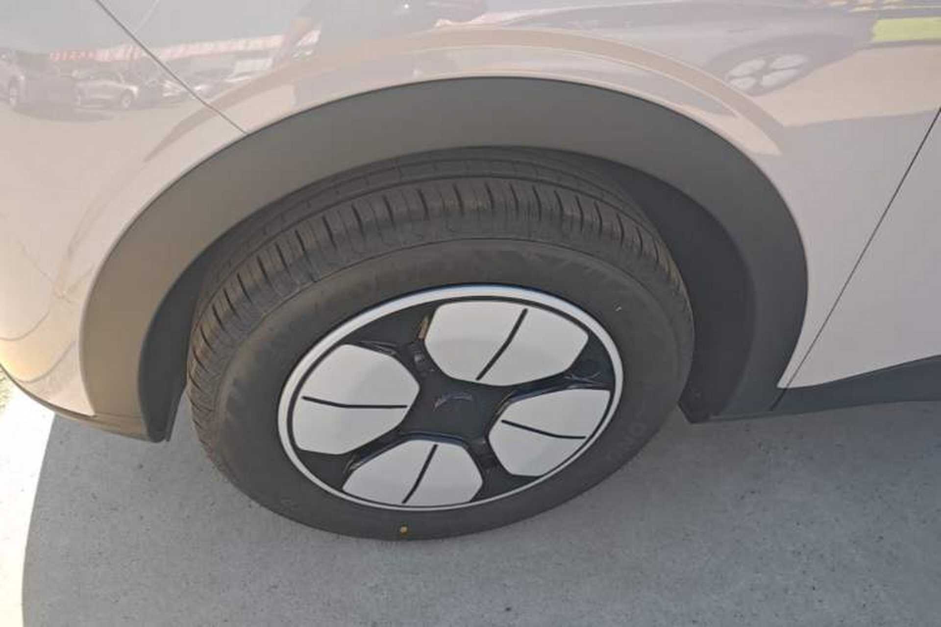 Used Geely Galaxy Geome 2026 Model 310km Youth Edition Left Front Wheel Hub