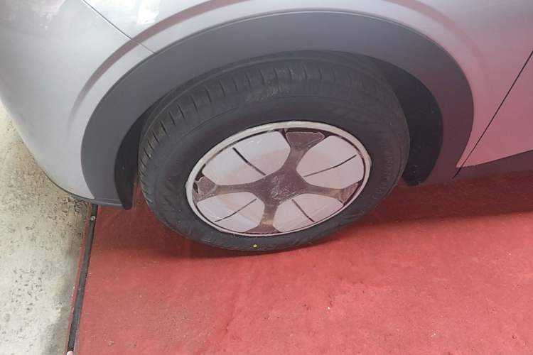 Used Geely Galaxy Geome 2026 Model 310km Youth Edition Left Front Wheel Hub