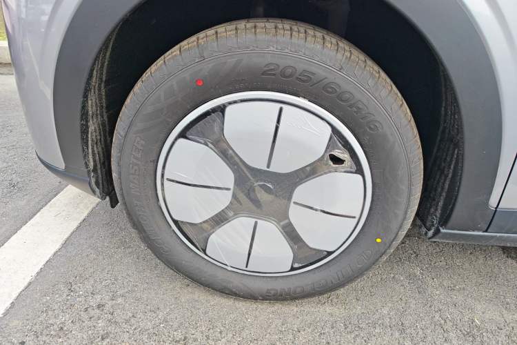Used Geely Galaxy Geome 2026 Model 410km Carefree Edition Left Front Wheel Hub