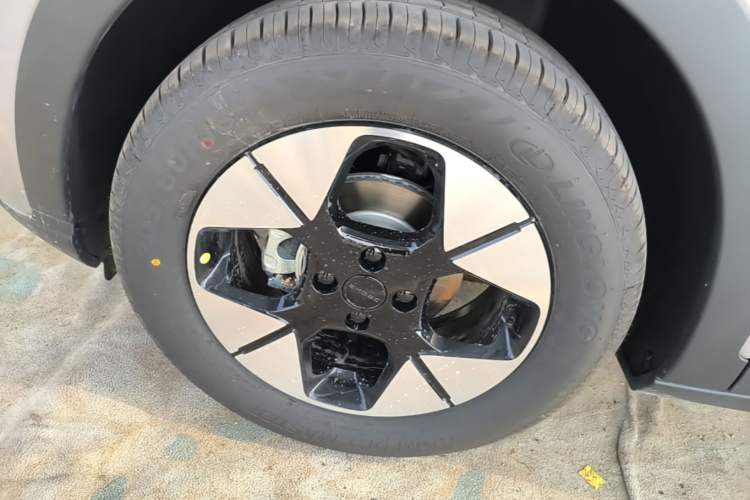 Used Geely Galaxy Geome 2026 Model 310km Dream Edition Left Front Wheel Hub