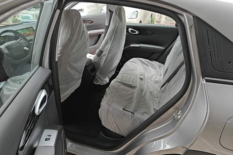 Used Geely Galaxy Geome 2026 Model 310km Youth Edition Left Rear Seat