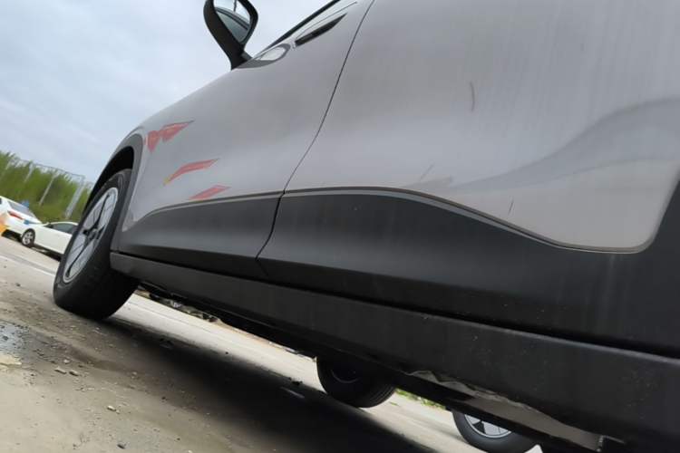 Used Geely Galaxy Geome 2026 Model 410km Carefree Edition Left Side Sill