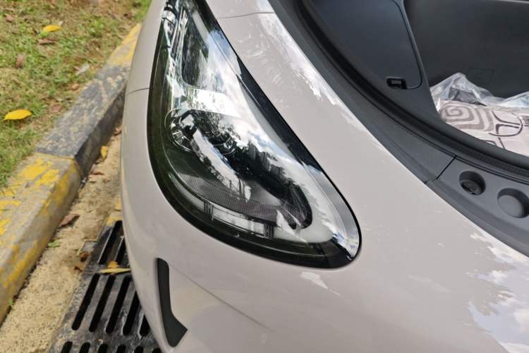 Used Geely Galaxy Geome 2026 Model 410km Freedom Edition Right Front Headlight