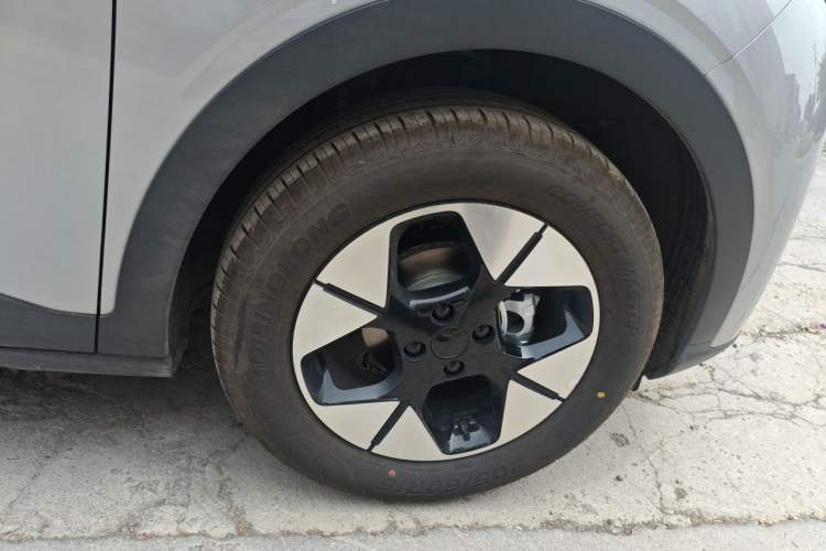 Used Geely Galaxy Geome 2026 Model 410km Freedom Edition Right Front Wheel Hub
