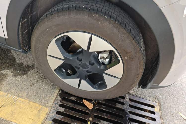 Used Geely Galaxy Geome 2026 Model 410km Freedom Edition Right Front Wheel Hub