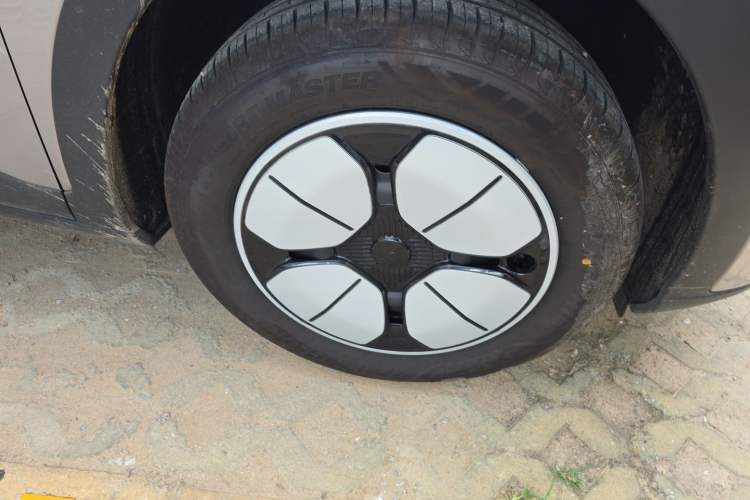 Used Geely Galaxy Geome 2026 Model 310km Youth Edition Right Front Wheel Hub
