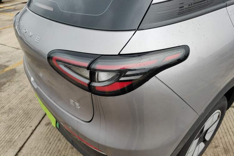Used Geely Galaxy Geome 2026 Model 310km Youth Edition Right Rear Taillight