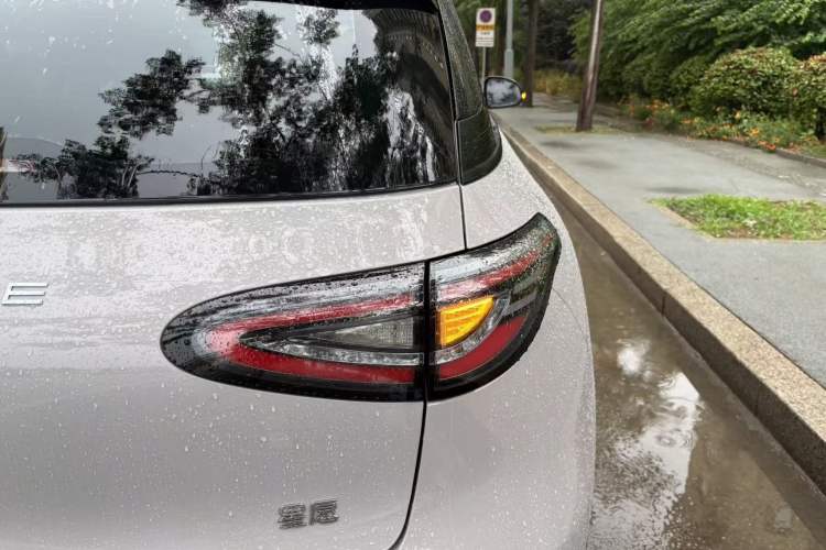 Used Geely Galaxy Geome 2026 Model 410km Freedom Edition Right Rear Taillight