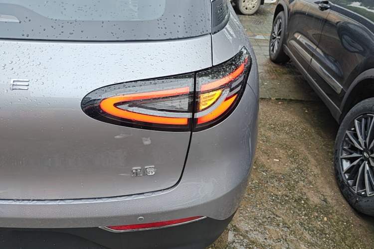 Used Geely Galaxy Geome 2026 Model 310km Youth Edition Right Rear Taillight