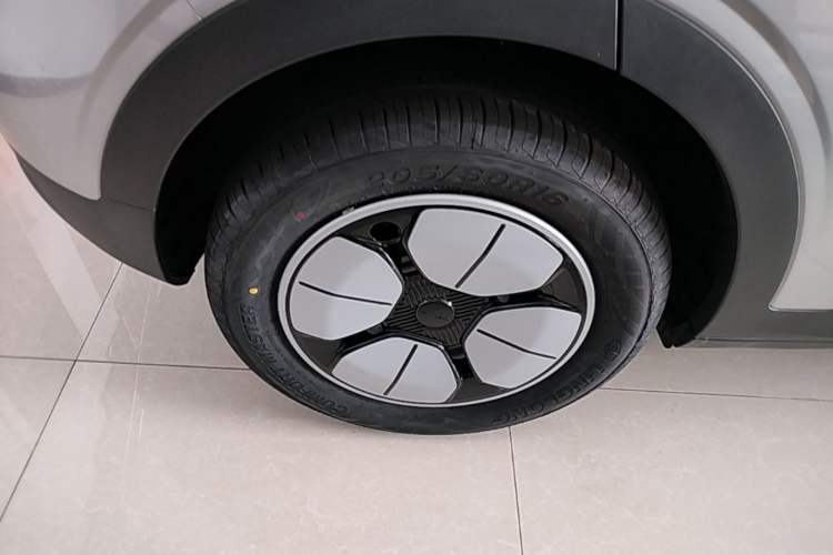 Used Geely Galaxy Geome 2026 Model 310km Youth Edition Right Rear Wheel Hub