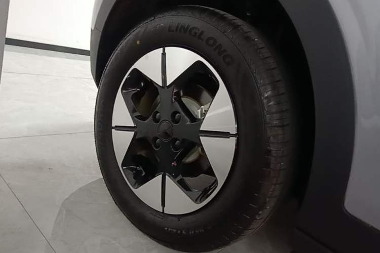 Used Geely Galaxy Geome 2026 Model 410km Freedom Edition Right Rear Wheel Hub