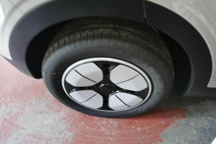 Used Geely Galaxy Geome 2026 Model 310km Youth Edition Right Rear Wheel Hub
