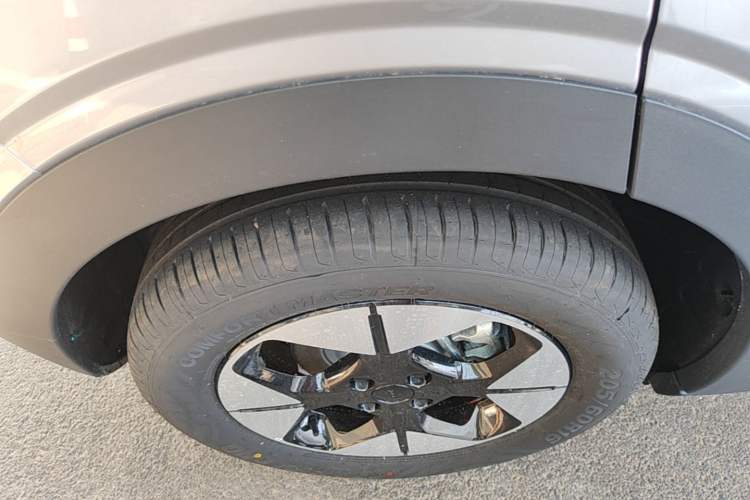 Used Geely Galaxy Geome 2026 Model 310km Dream Edition Right Rear Wheel Hub