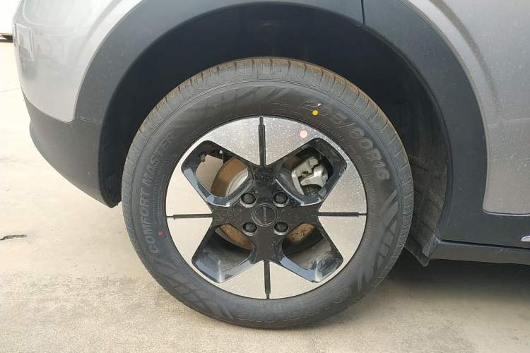 Used Geely Galaxy Geome 2026 Model 310km Dream Edition Right Rear Wheel Hub