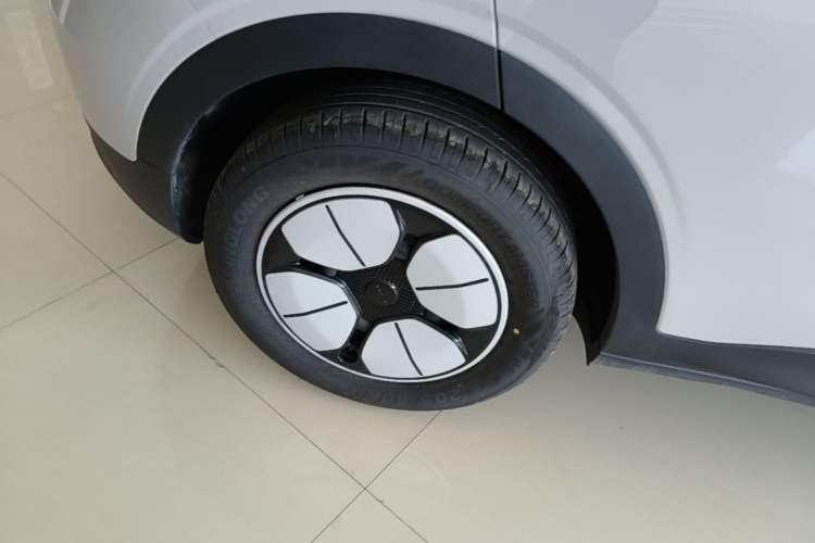 Used Geely Galaxy Geome 2026 Model 310km Youth Edition Right Rear Wheel Hub
