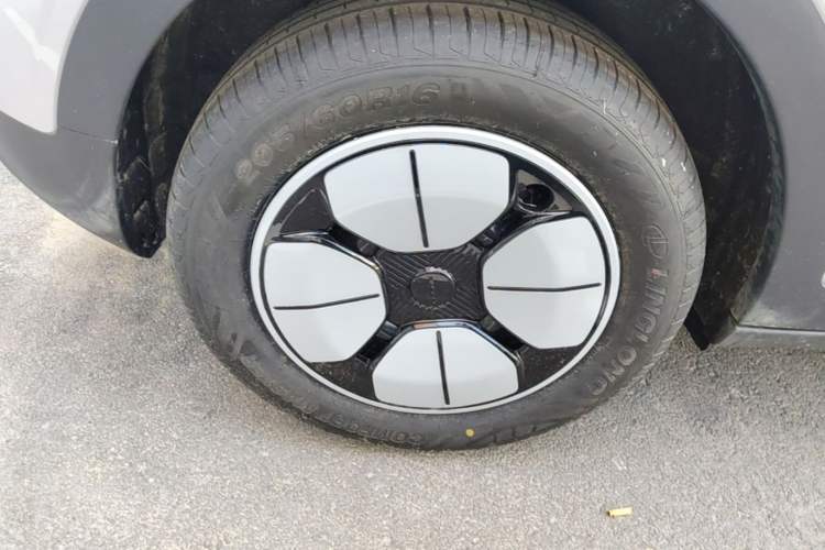 Used Geely Galaxy Geome 2026 Model 310km Youth Edition Right Rear Wheel Hub