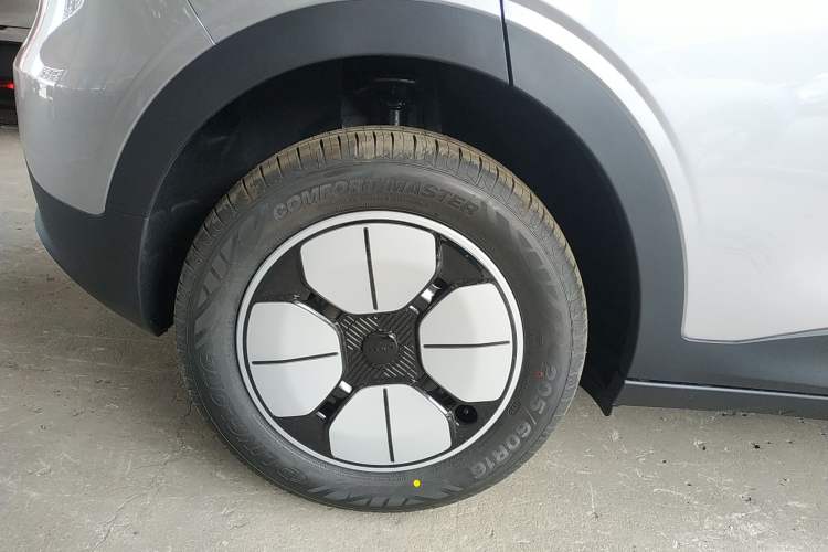 Used Geely Galaxy Geome 2026 Model 310km Youth Edition Right Rear Wheel Hub