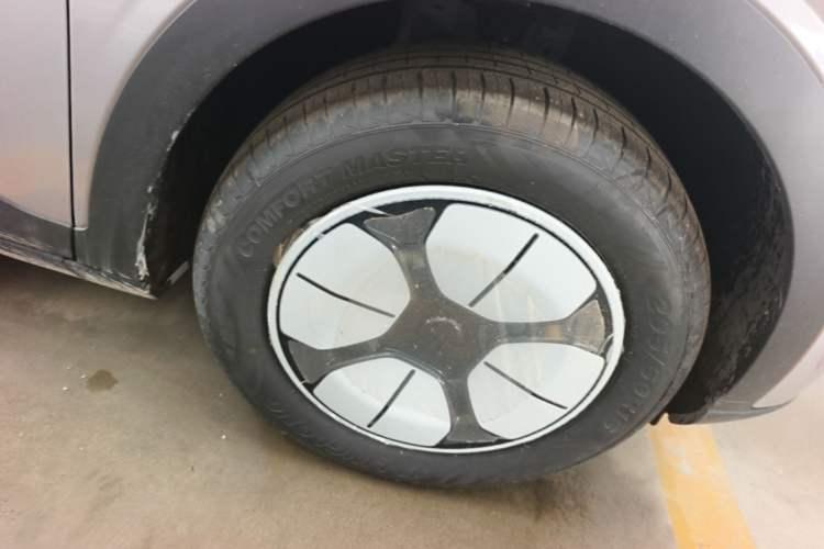 Used Geely Galaxy Geome 2026 Model 310km Youth Edition Right Rear Wheel Hub