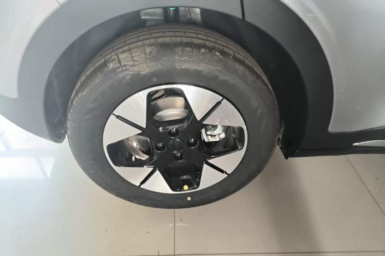 Used Geely Galaxy Geome 2026 Model 310km Dream Edition Right Rear Wheel Hub