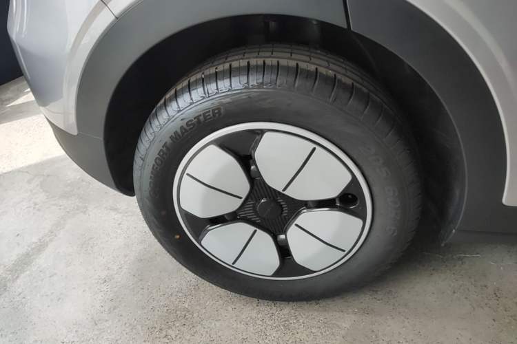 Used Geely Galaxy Geome 2026 Model 310km Youth Edition Right Rear Wheel Hub