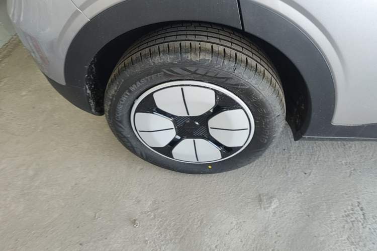 Used Geely Galaxy Geome 2026 Model 310km Youth Edition Right Rear Wheel Hub