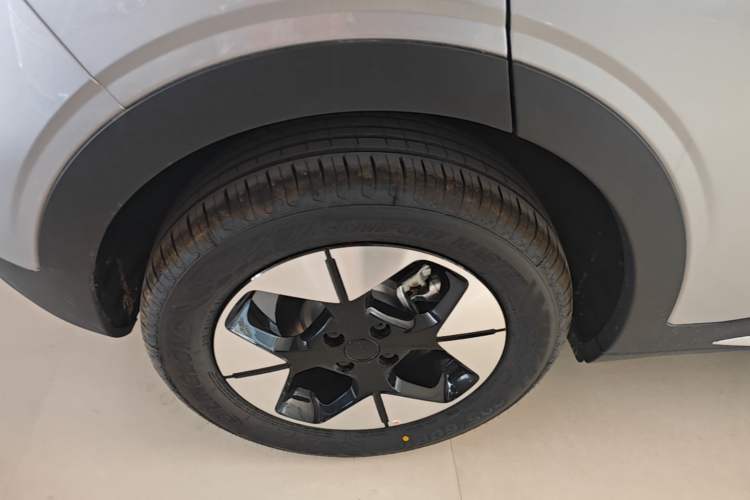 Used Geely Galaxy Geome 2026 Model 310km Dream Edition Right Rear Wheel Hub