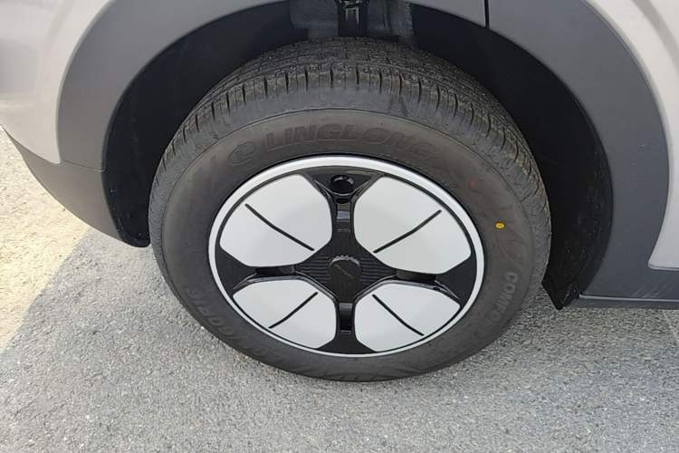 Used Geely Galaxy Geome 2026 Model 310km Youth Edition Right Rear Wheel Hub