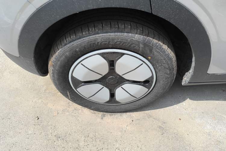 Used Geely Galaxy Geome 2026 Model 310km Youth Edition Right Rear Wheel Hub
