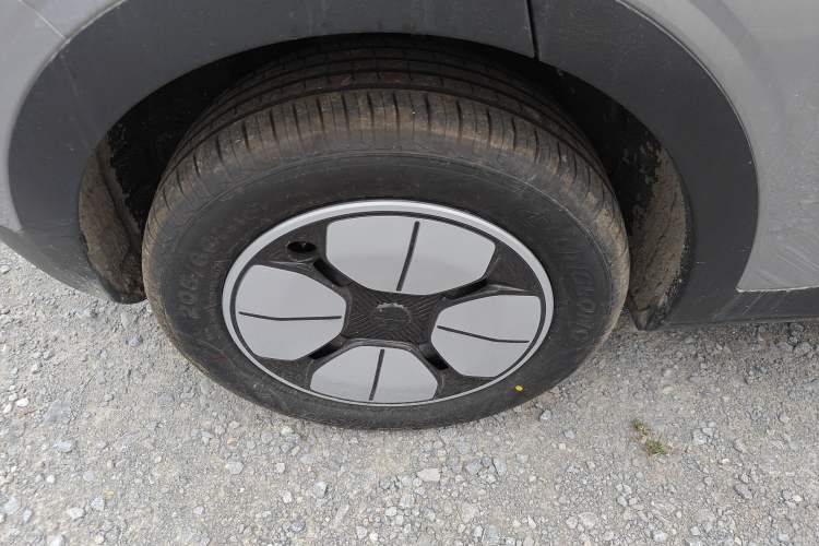 Used Geely Galaxy Geome 2026 Model 310km Youth Edition Right Rear Wheel Hub